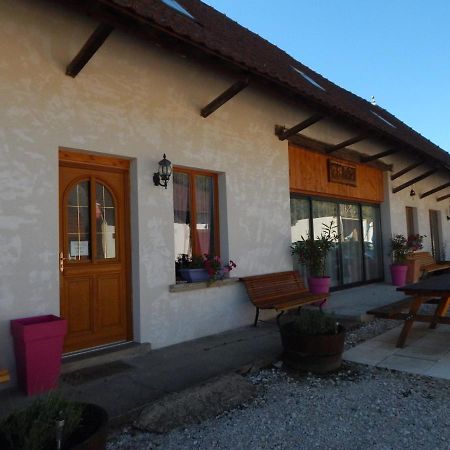Gite Chez Marcel Et Bea La Chapelle-Saint-Sauveur  Exterior foto
